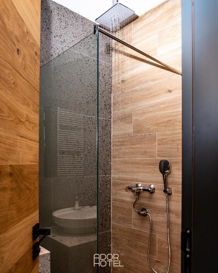 Ador Hotel North Mitrovica Exterior photo